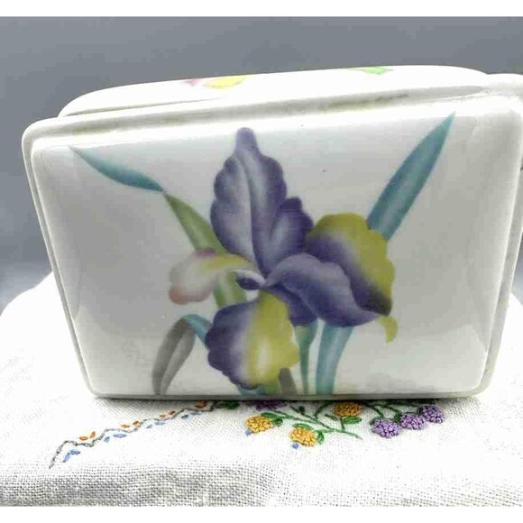 Vintage Jewelry and Music Box from Japan - Picture 1 of 8